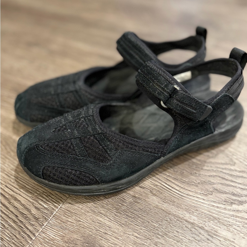Merell Black Sport Mary Jane Sandals EUC size 8 Closed Toe Siren Wrap
